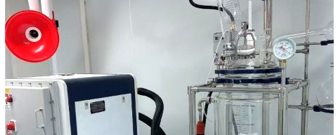 Jacketed glass reactor with chiller